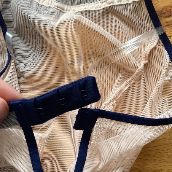 NWOT Victoria’s Secret Lace Mesh Bodysuit - Picture 5 of 7